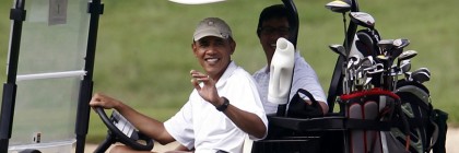 US President Obama waves from a golf cart in Kailua