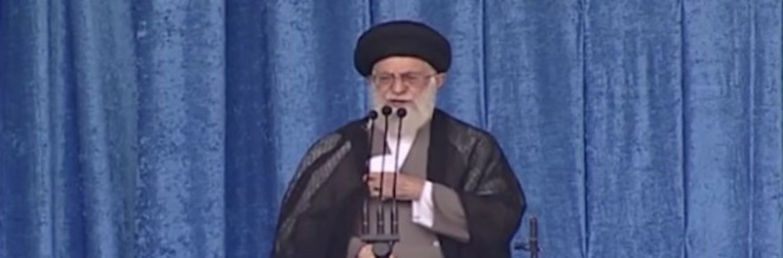 Khamenei-Gun-Podium-620x352