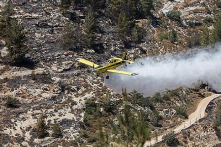 Aerial firefighters put out blaze ignited by Arab arsonists near Jerusalem