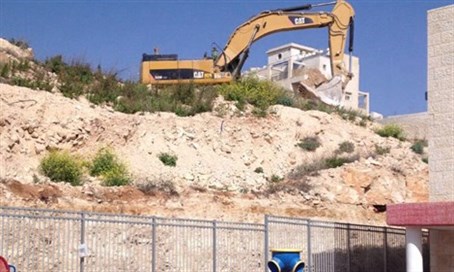 Arab workers at the kindergarten