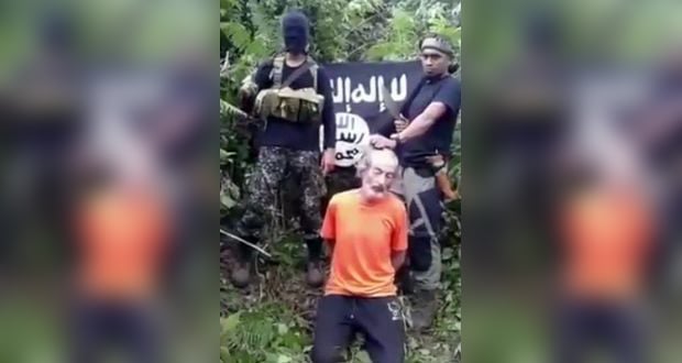 Robert-Hall-being-beheaded-by-Abu-Sayyaf