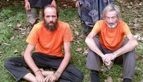 Hostages Canadian national Robert Hall (R) and Norwegian national Kjartan Sekkingstad (L) are seen in this undated picture released to local media, in Jolo island in southern Philippines. Handout/ via REUTERS